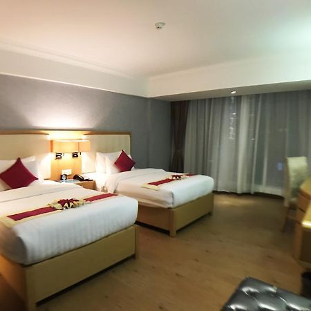 Discovery Hotel พนมเปญ ภายนอก รูปภาพ