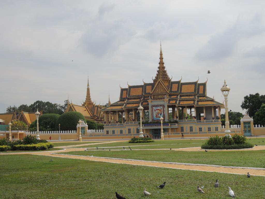 Discovery Hotel พนมเปญ ภายนอก รูปภาพ