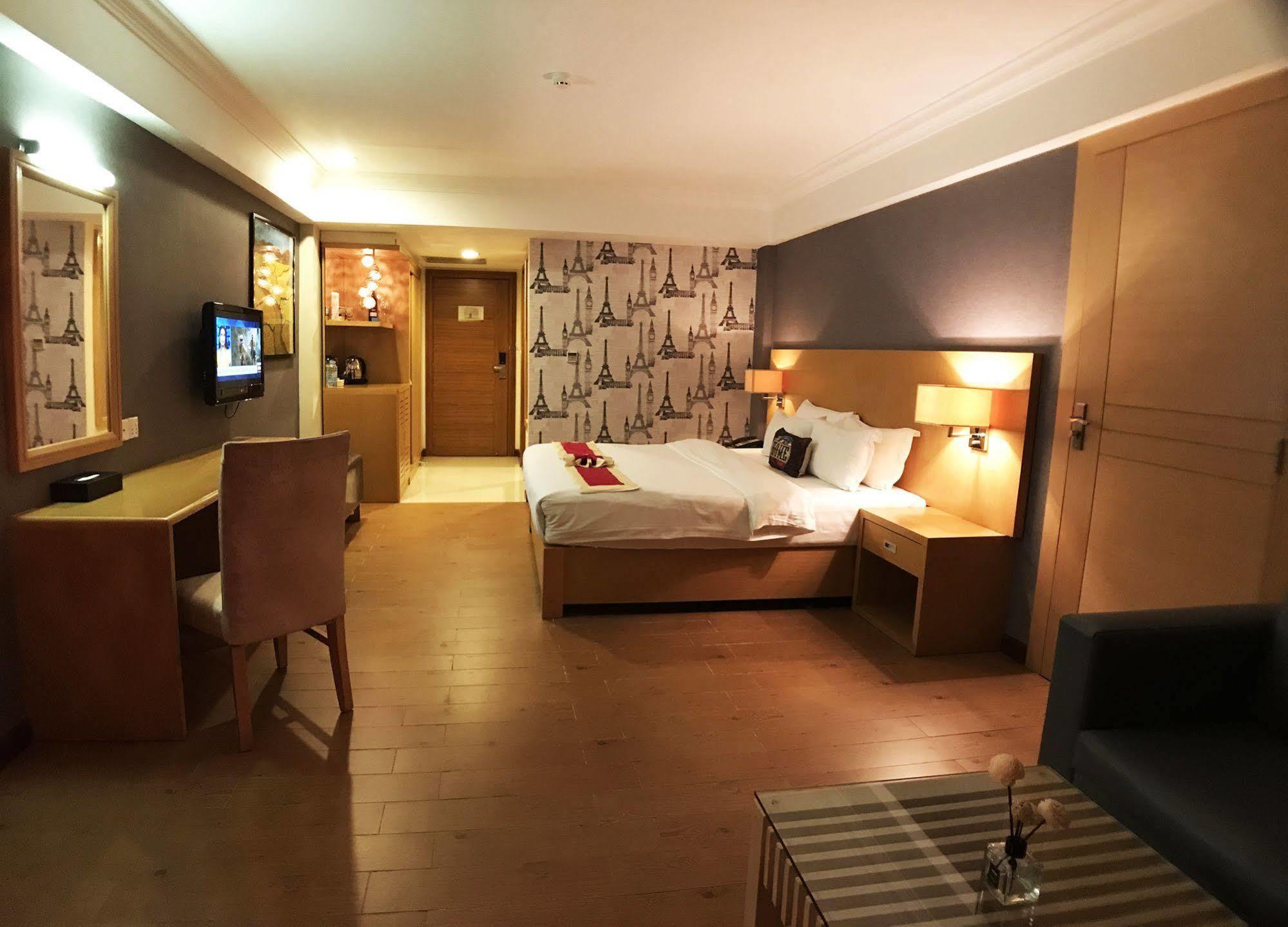 Discovery Hotel พนมเปญ ภายนอก รูปภาพ