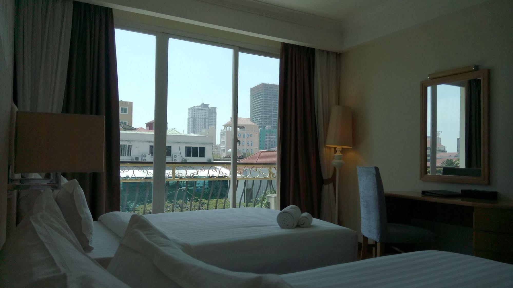 Discovery Hotel พนมเปญ ภายนอก รูปภาพ