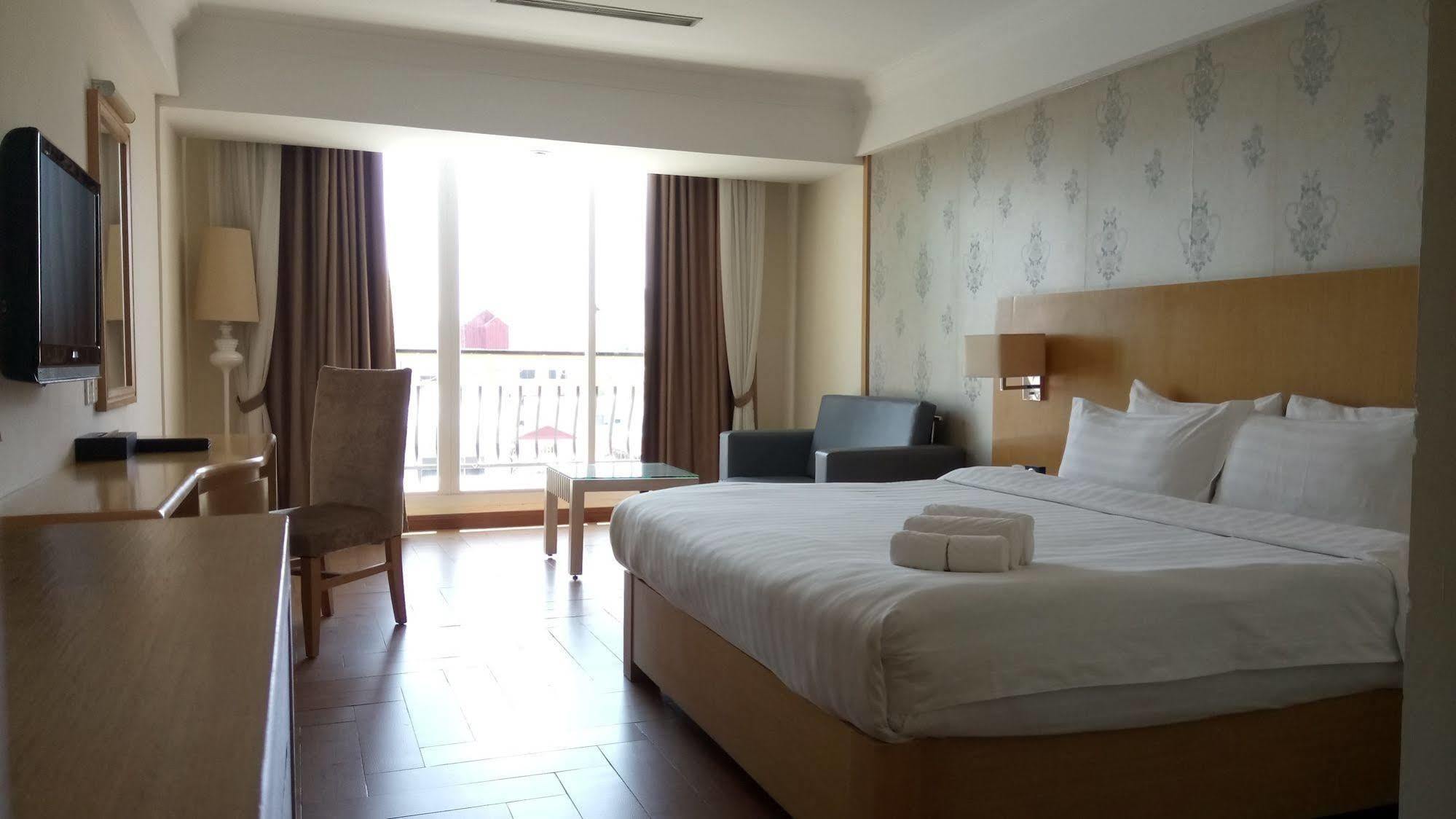 Discovery Hotel พนมเปญ ภายนอก รูปภาพ