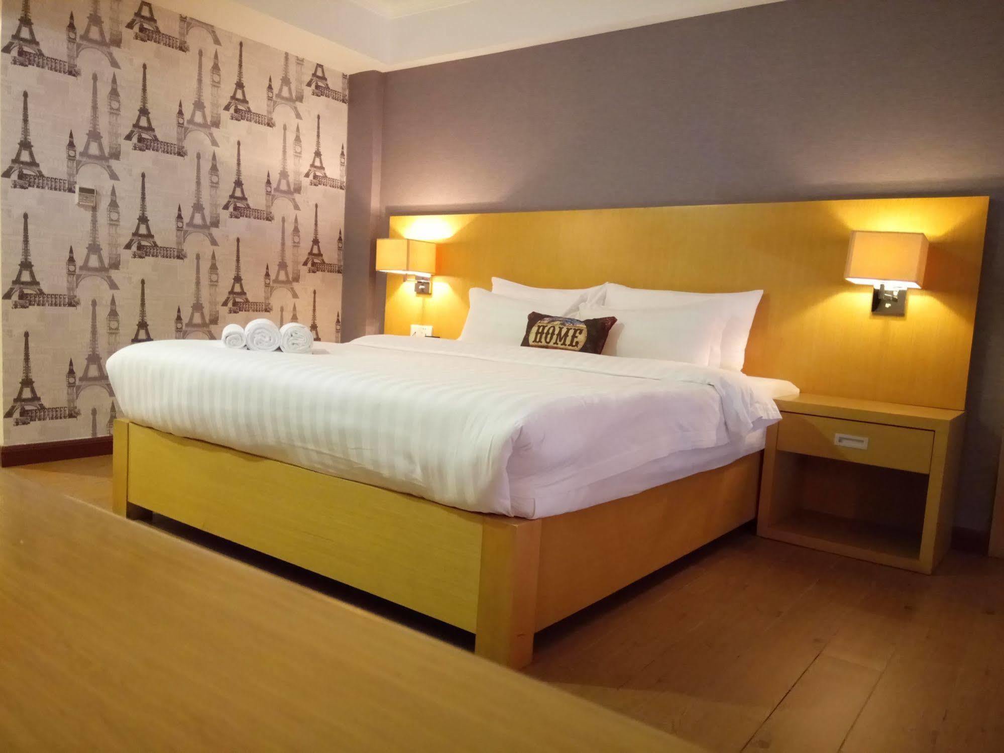 Discovery Hotel พนมเปญ ภายนอก รูปภาพ
