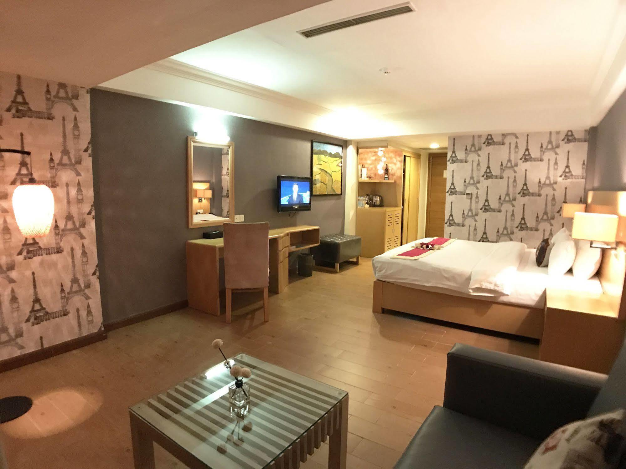 Discovery Hotel พนมเปญ ภายนอก รูปภาพ